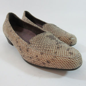 clarks timeless loafer